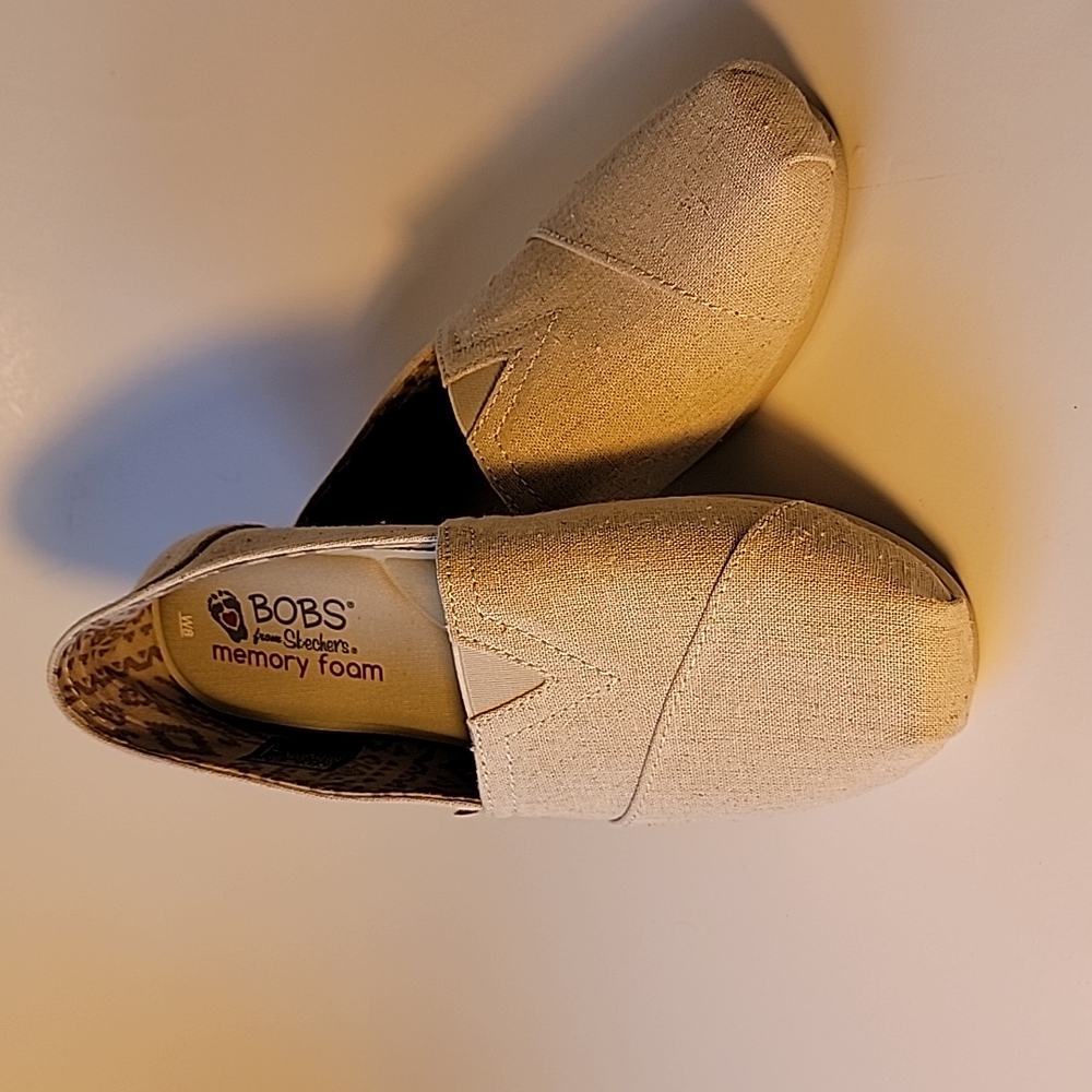 NWOT, Bob's from Skechers, taupe, size 8, Brand New!!